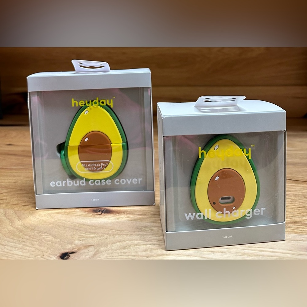 Heyday Avocado Earbud Case Cover and and Wall Charger NWT